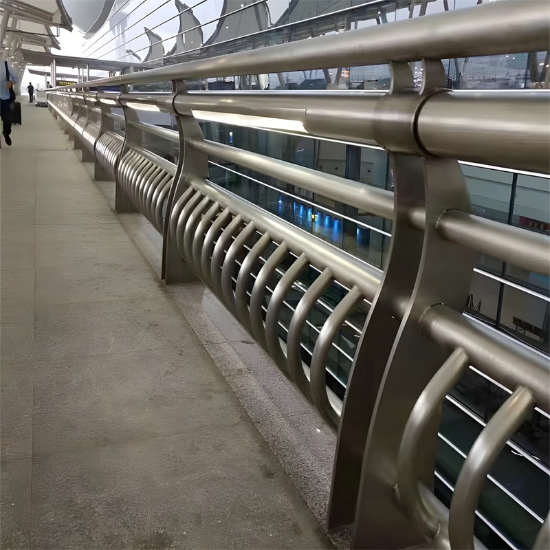 今年铝合金桥梁护栏出口增长